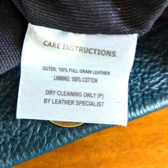 Wanderer's Travel Co Azzurra Pebbled Leather Bronte Bucket Crossbody Bag EUC - Picture 9 of 14